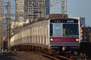 消滅寸前！ 45年走り続けた「半蔵門線の電車」8000系もうすぐ引退へ “細かな違い”の多さは歴史の厚み!?