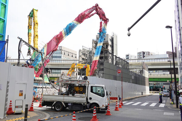 池袋駅東口“街まるごと大改造計画”ついに始まる “魔の複雑交差点”の真横は取り壊し真っ最中 今後どうなる？