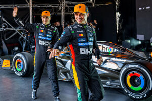 マクラーレン、F1イギリスGPで人気のクロームカラーを復活。ファンイベントでスペシャルリバリーを公開