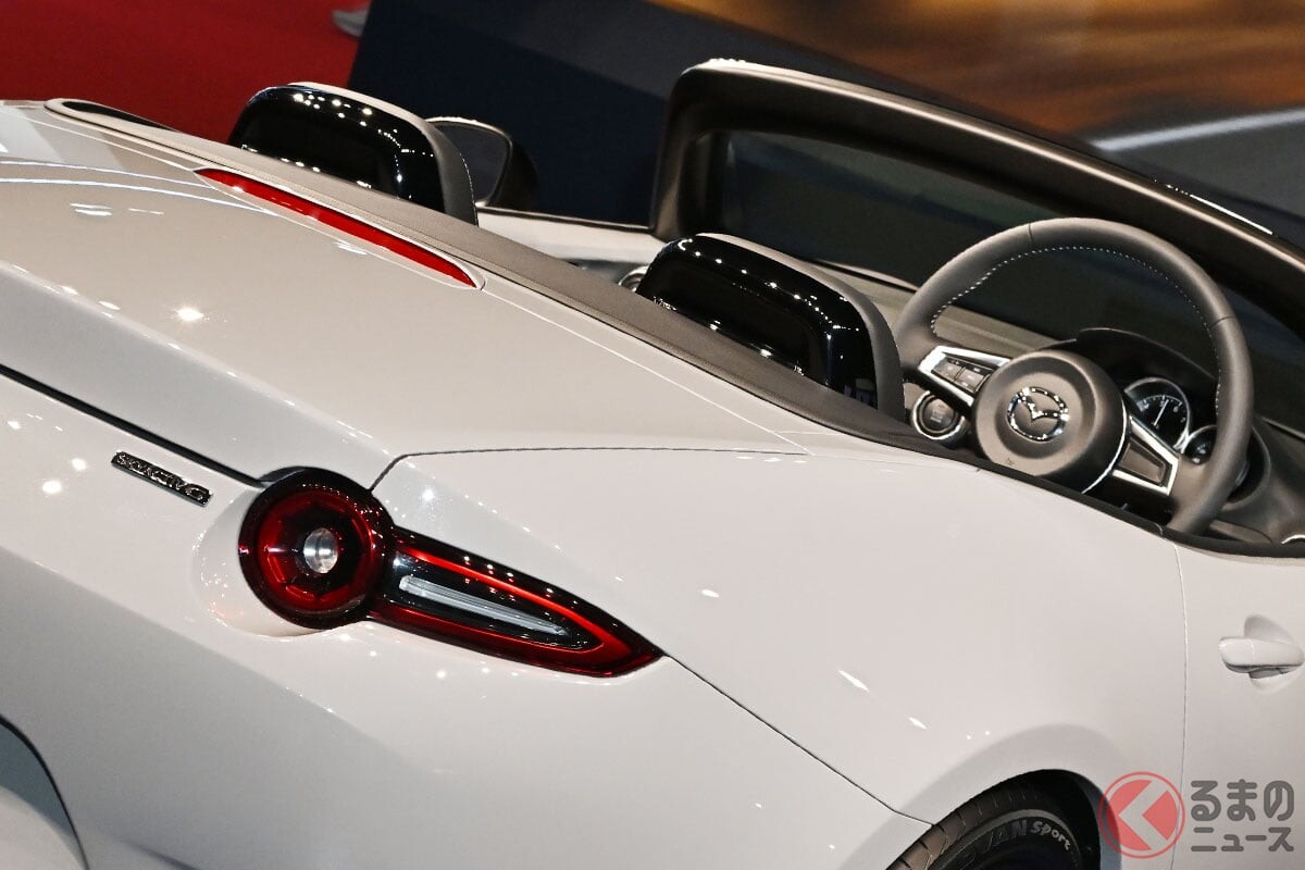 マツダの「ちいさいロードスター」がスゴかった！ 全長2.6mの“ミニサイズ”＆ルーフなしのオープン仕様!? 斬新だけど本格派な「2／3スケール」とは！