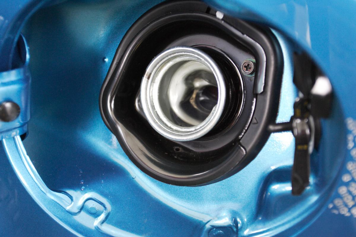 ガソリンスタンドの タンク は耐用年数あり なのにクルマの 燃料タンク に定期点検が不要なワケ Web Cartop 自動車情報サイト 新車 中古車 Carview