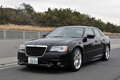 クライスラー300、V8・高性能版の走りは？