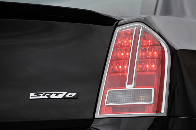 クライスラー300、V8・高性能版の走りは？