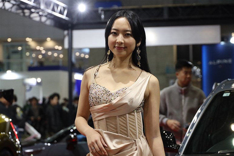 【コンパニオンフォトギャラリー】東京オートサロン2025を彩った美女大集合(2)