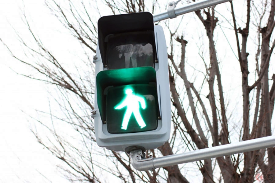 なぜ人は 緑 を 青 と呼ぶのか 法律で 青信号 も実物が緑信号の理由とは くるまのニュース 自動車情報サイト 新車 中古車 Carview