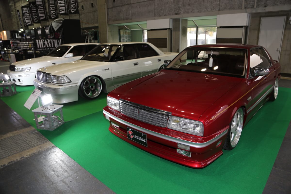 懐かしさと新鮮さを醸し出す 80 90年代vip創世記セダン ３台 大阪オートメッセ18 Auto Messe Web 自動車情報サイト 新車 中古車 Carview