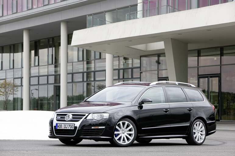 パサート史上最強モデル R36に岡崎五朗が試乗！