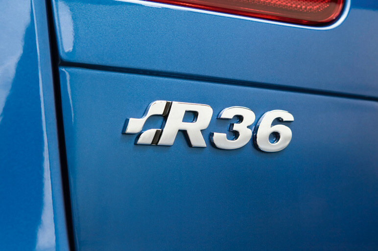 パサート史上最強モデル R36に岡崎五朗が試乗！