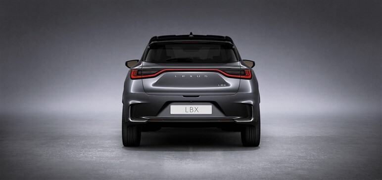 これは売れそう。レクサスが新型コンパクトSUV「LBX」を初公開！ 発売は23年秋