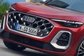 新型「ミドルSUV」発売！ 8年ぶりのフルモデルチェンジで「デザイン全面刷新」＆SUV初の“プラットフォーム”採用！ 特別装備もり沢山の“発売記念モデル”も！ アウディ新型「Q5シリーズ」登場！