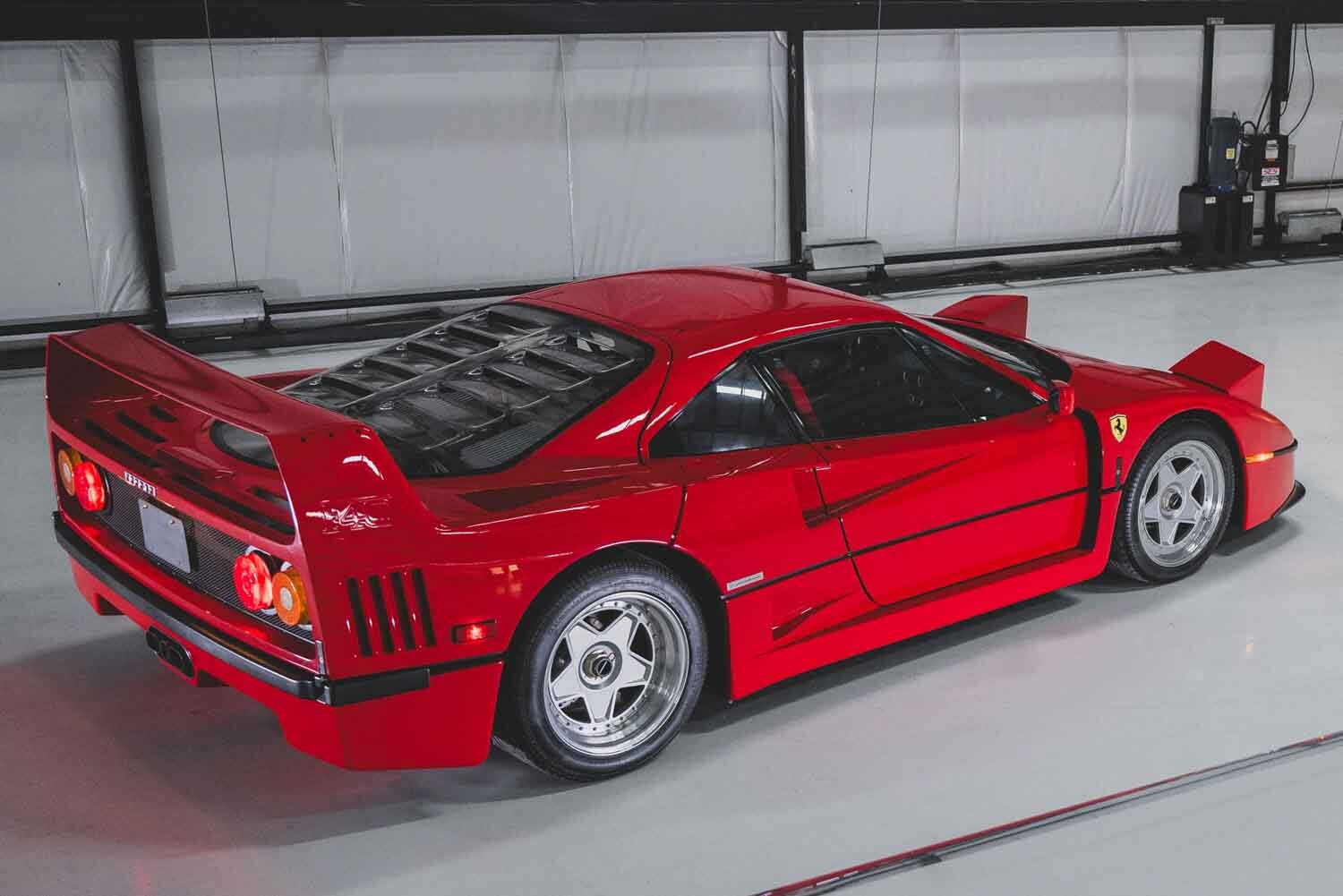 5億3370万円で落札！世界にたった213台のフェラーリ「F40