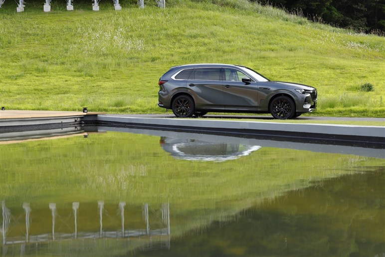 【やっと…】マツダ命運握る3列シートSUV「CX-80」国内発表。秋発売で「CX-8」の後継になり得るか？