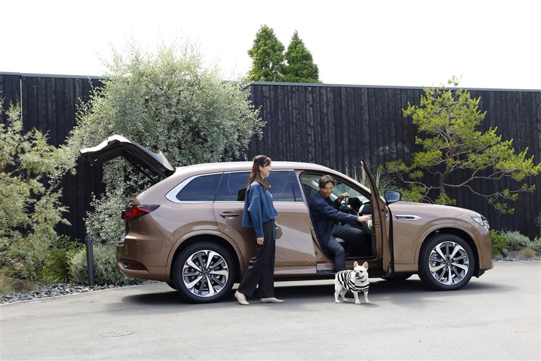 【やっと…】マツダ命運握る3列シートSUV「CX-80」国内発表。秋発売で「CX-8」の後継になり得るか？