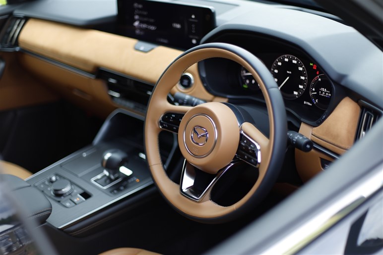 【やっと…】マツダ命運握る3列シートSUV「CX-80」国内発表。秋発売で「CX-8」の後継になり得るか？