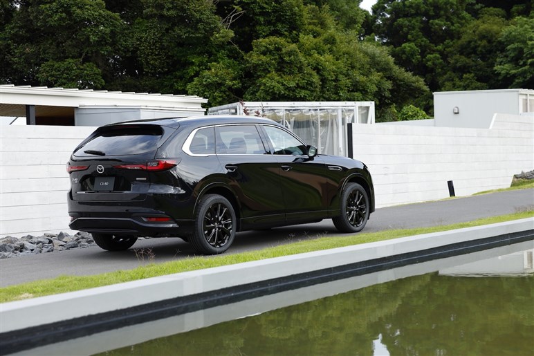 【やっと…】マツダ命運握る3列シートSUV「CX-80」国内発表。秋発売で「CX-8」の後継になり得るか？