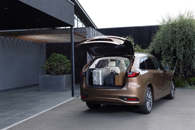 【やっと…】マツダ命運握る3列シートSUV「CX-80」国内発表。秋発売で「CX-8」の後継になり得るか？