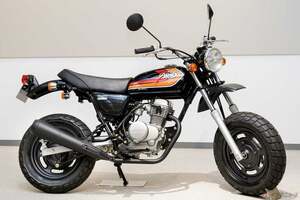 原付だけど5速MTの本格派!!　ホンダ「エイプ」がストリートシーンで若者の個性演出を応援　キャッチコピーは「渋谷原宿エイエイ・プー」!?