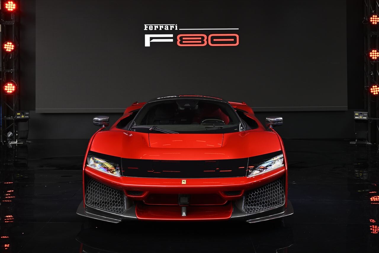 【5億円超えでも即完売】フェラーリ「F80」は1200馬力＆0-100キロ加速2.15秒！ 超弩級ハイブリッド・ハイパーカーの破格のスペックとは？