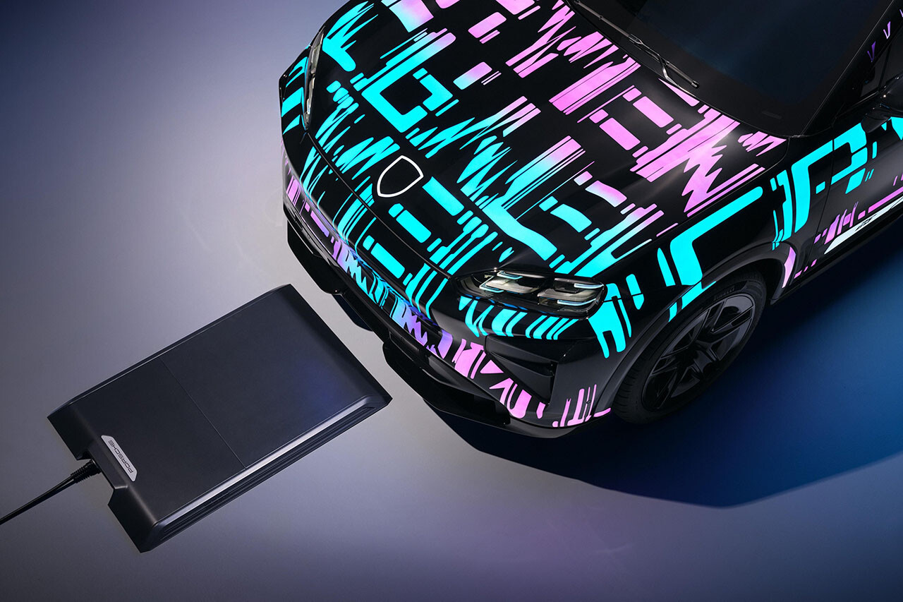 ポルシェ、EVの常識を変える「置くだけ11kW充電」を新型「カイエン」で実用化へ