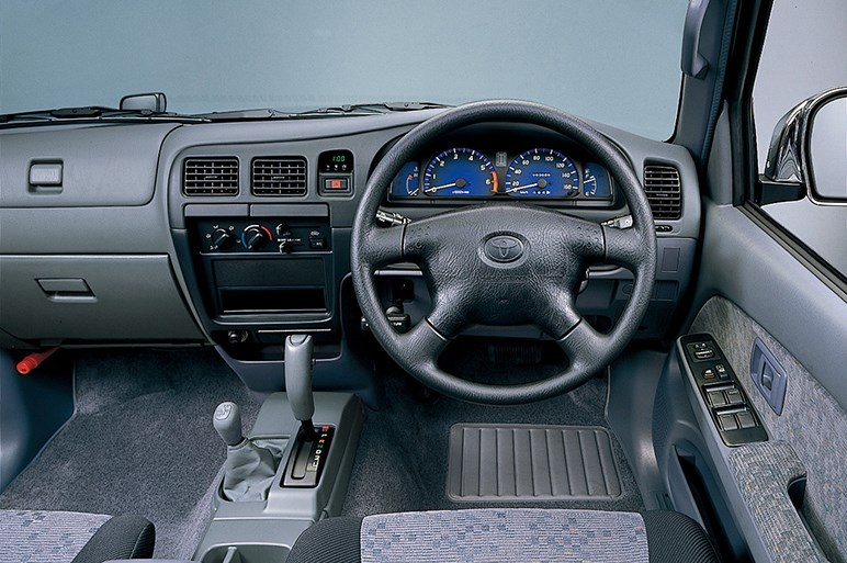 トヨタ ハイラックス誕生50周年。歴代モデルを写真で振り返る