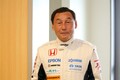 ガンさん・中嶋・関谷ら伝説のレーシングドライバーたちがガチバトル！　夢のレースが開催された