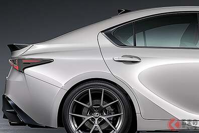 600万円台!? レクサスの新型「スポーツ“セダン”」がスゴイ！ 12年ぶり大幅刷新で「走り」が進化！ 「“新”スピンドルグリル」＆“竹”内装採用！ 2026年登場の新「IS」はいくら？