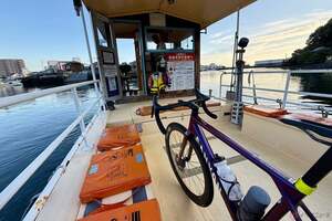 「渡し船」が市道の一部!?　松山市でわずか80mの船旅　自転車も乗れる「三津の渡し」と昭和レトロな港町を堪能!!