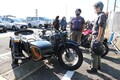 懐かしい!! こんなバイク見たこと無い!? 旧車好きが集まった海沿いの駐車場は、かつて有料道路の料金所があった場所