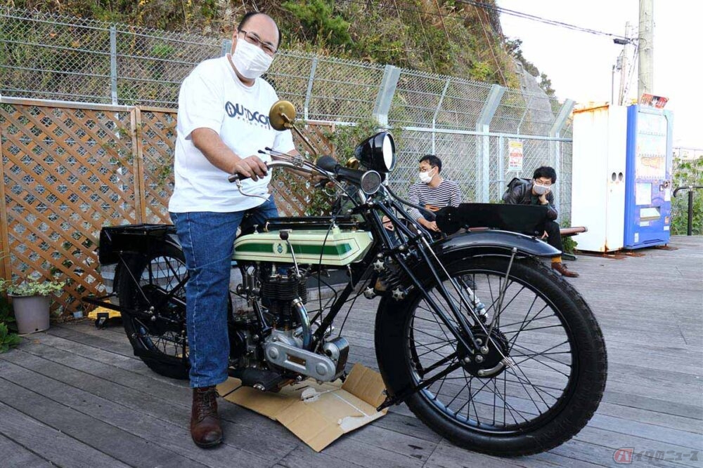 懐かしい こんなバイク見たこと無い 旧車好きが集まった海沿いの駐車場は かつて有料道路の料金所があった場所 バイクのニュース 自動車情報サイト 新車 中古車 Carview