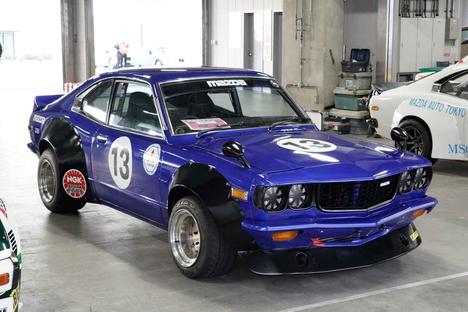 MAZDA サバンナ　旧車 若者に大人気となったロータリー車 / マツダ サバンナ 4ドア GR