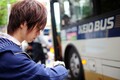 日本の乗客は厳しすぎる？　運転手が遅発クレームに怯える日本の路線バス運行事情