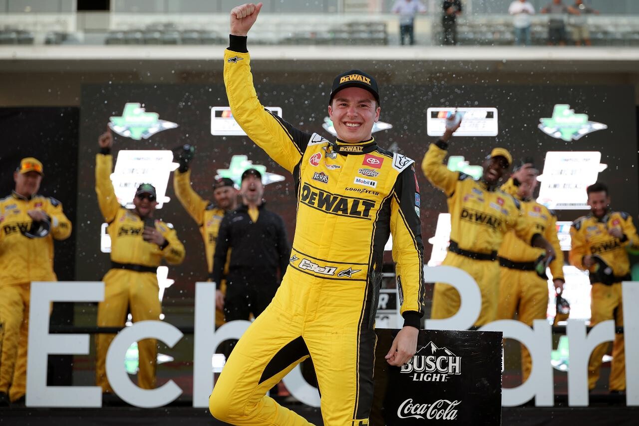 カイル・ブッシュとの死闘を制しトヨタのベルが連勝。SSW勝者が“ロード巧者”ぶりも披露／NASCAR第3戦