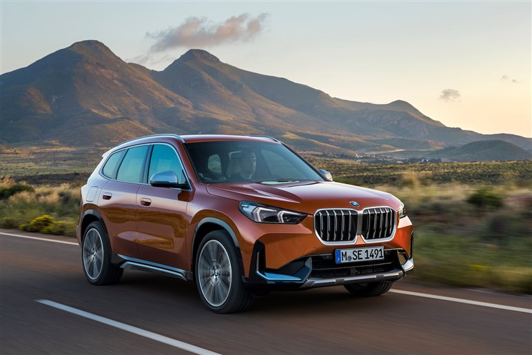 BMWが新型X1を発売、556万円から。ディーゼル廃止、航続距離465kmのiX1追加