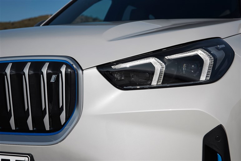 BMWが新型X1を発売、556万円から。ディーゼル廃止、航続距離465kmのiX1追加