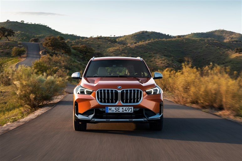 BMWが新型X1を発売、556万円から。ディーゼル廃止、航続距離465kmのiX1追加