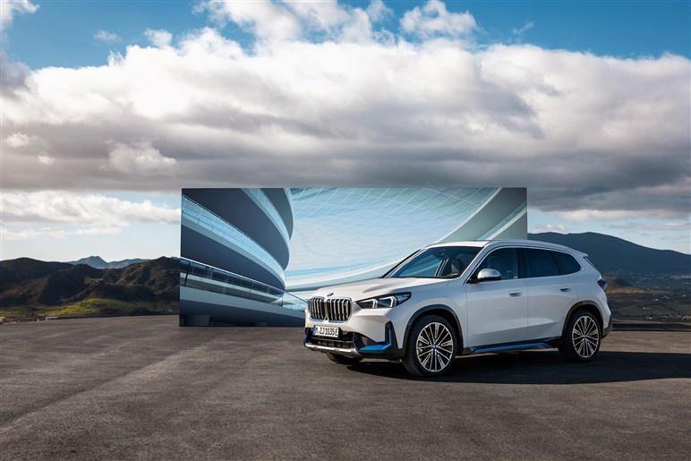 BMWが新型X1を発売、556万円から。ディーゼル廃止、航続距離465kmのiX1追加