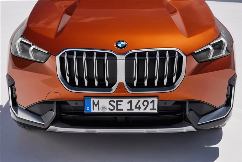 BMWが新型X1を発売、556万円から。ディーゼル廃止、航続距離465kmのiX1追加