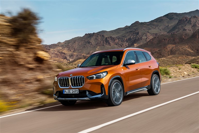 BMWが新型X1を発売、556万円から。ディーゼル廃止、航続距離465kmのiX1追加