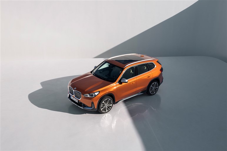 BMWが新型X1を発売、556万円から。ディーゼル廃止、航続距離465kmのiX1追加