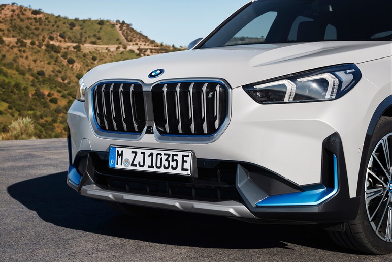 BMWが新型X1を発売、556万円から。ディーゼル廃止、航続距離465kmのiX1追加