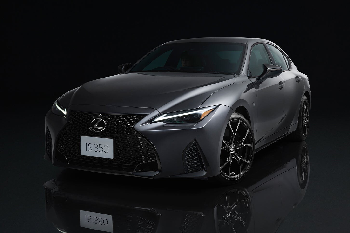 レクサス「IS」にオールブラックの限定車が登場！ 特別仕様車 “F SPORT Mode Black IV”の価格は677万円から【新車ニュース】