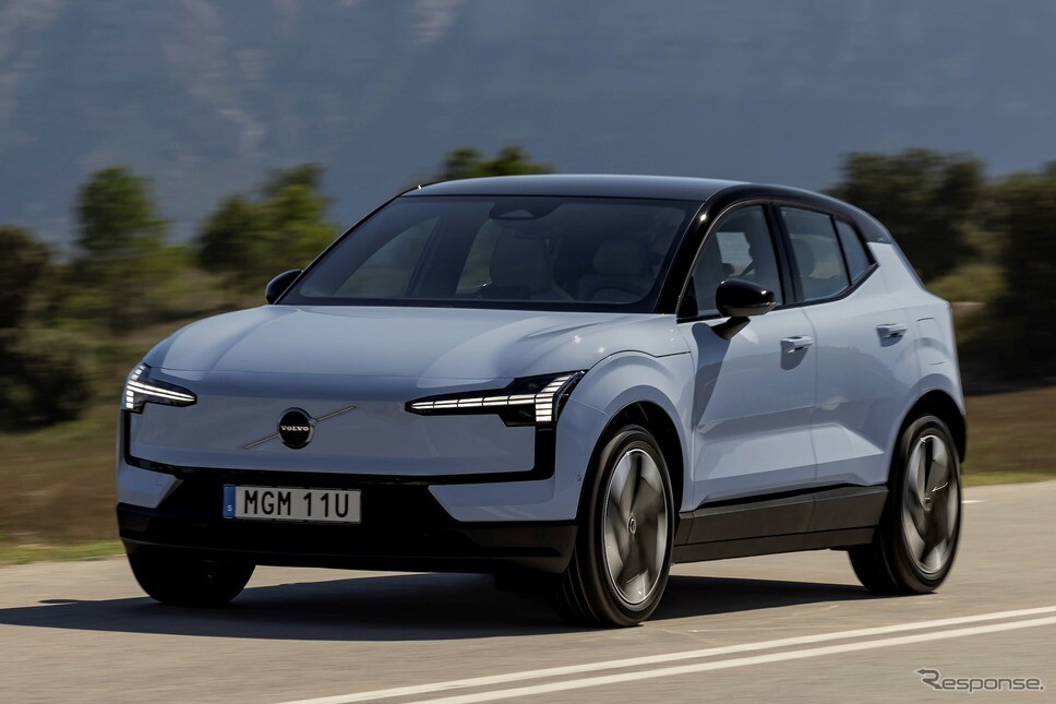 ボルボ最小電動SUV『EX30』、シングルモーターと「クロスカントリー」追加…米2026年モデル