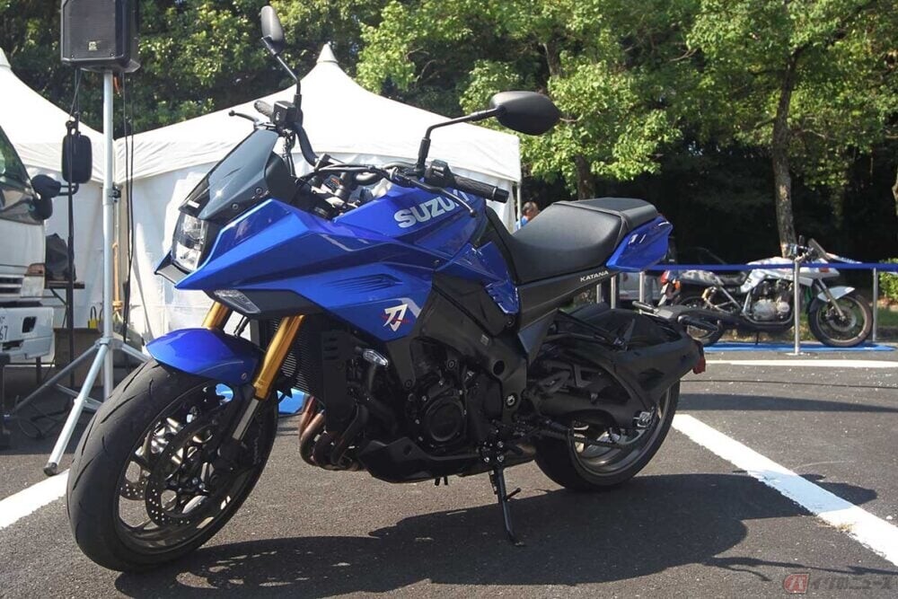 カタナページ 2025年はブルーとシルバー！ スズキ「KATANA」新型モデル発売