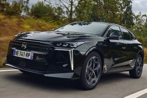 Aクラス／1シリーズへ伍するフランスの雄　新型 DS No4　着実な進化　UK編集部の評価は？