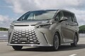 レクサスLM“3列6人乗り”ついに発売！ 4人乗りと何が変わった？ 1500万円でライバルは高級SUV