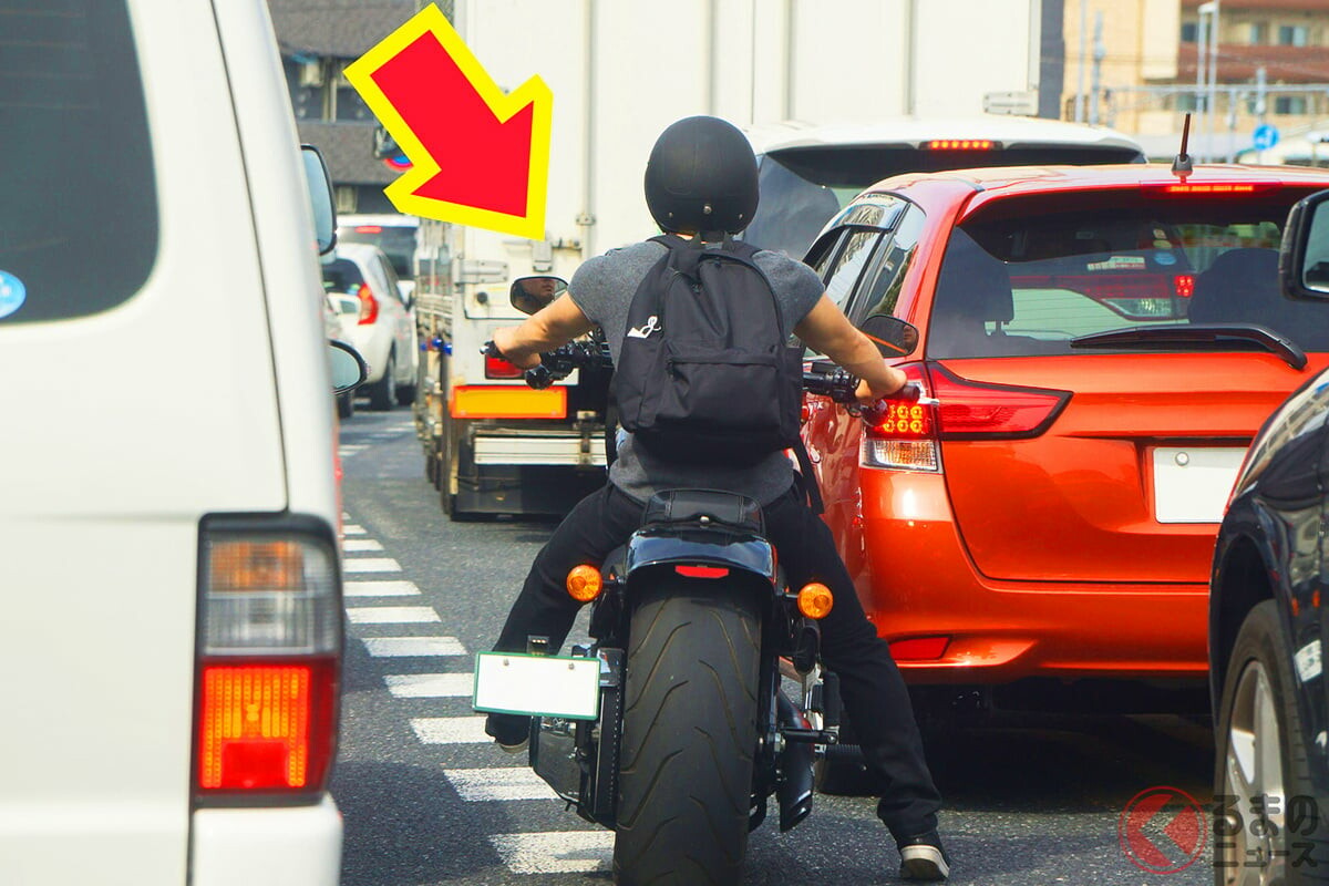 街でよく見る「バイクの“すり抜け”行為」は違反じゃないの？ 知られざる「取締りのポイント」とは？