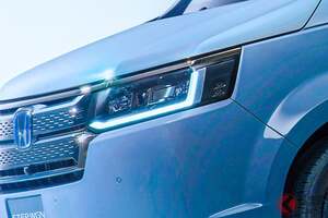 ホンダ「新ステップワゴン」！ “カクカク”ボディ＆豪華インテリアがイイ！ 黒感高めの「新モデル」スパーダ プレミアムライン ブラックエディションの販売店での反響は？