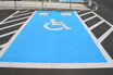 「心ない利用者」のために許可制度の導入まで！　車椅子マークの「駐車スペース」の正しい使い方とは