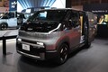 黒船はBYDの軽EVだけじゃかなった！　Kiaが商用バン「PV5」で日本のEV市場に殴り込み【ジャパンモビリティショー2025】