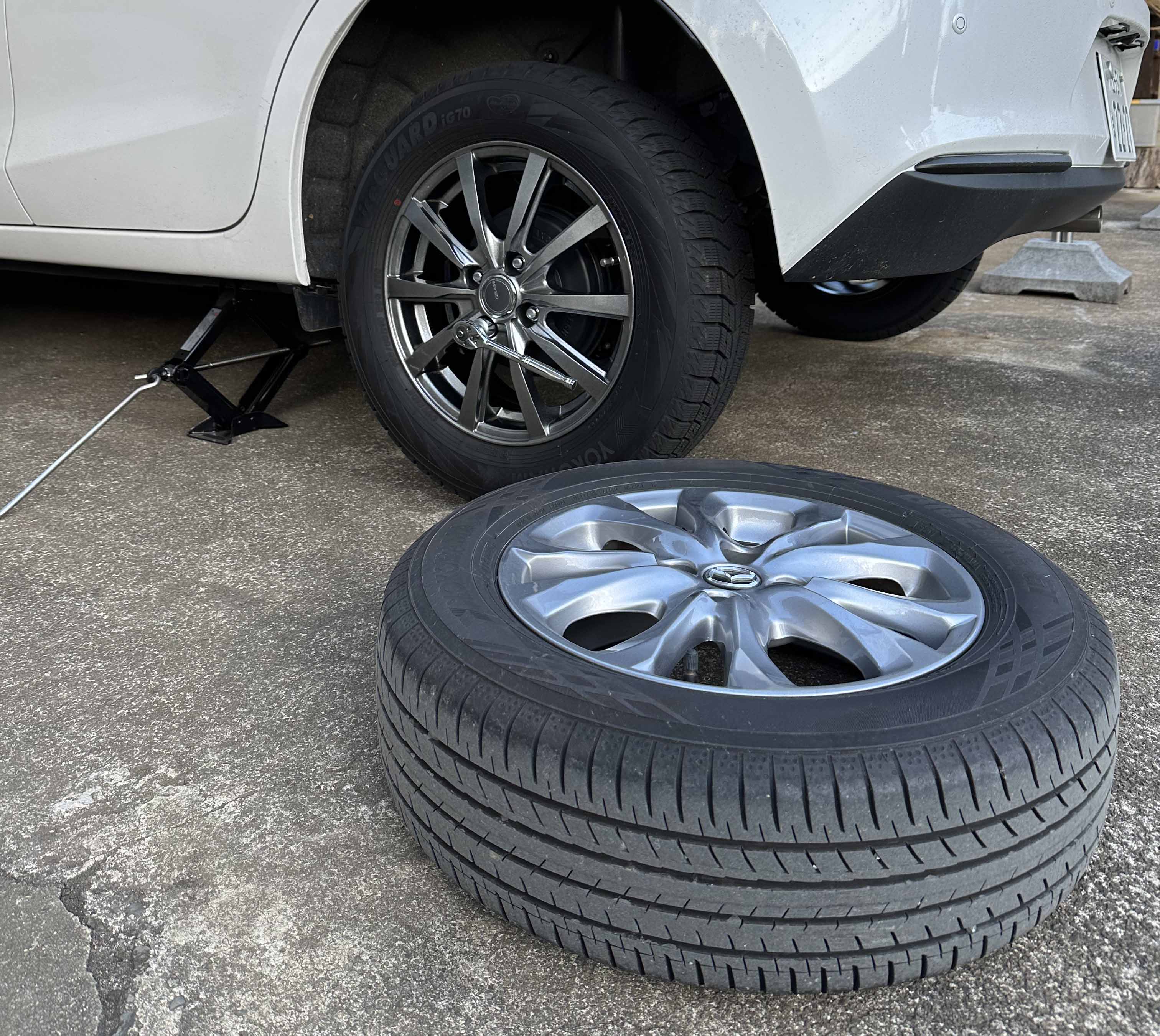 冬シーズンのスタッドレスタイヤから春を迎えサマータイヤへの履き替えで注意すべきことは？